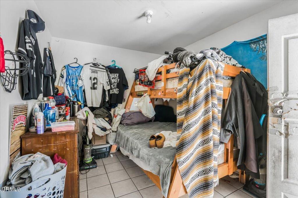 https://media.crmls.org/mediaz/c0d30d83-1a19-42cf-be35-f0fca66fe594.jpg?preset=X-Large