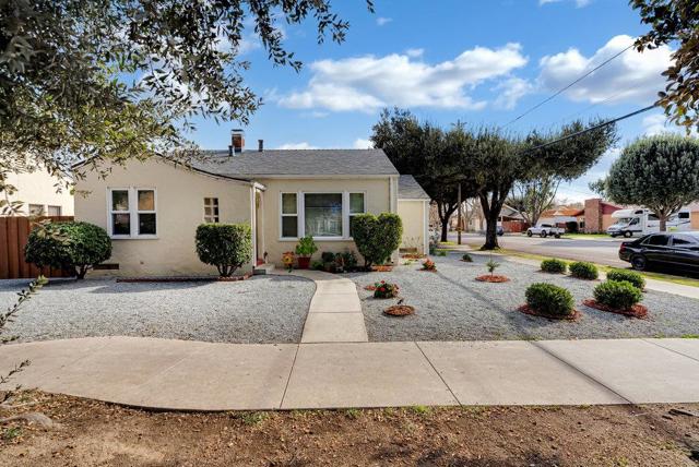 431 Ellis Street, King City CA: https://media.crmls.org/mediaz/c0d32298-22fd-43aa-9e76-fd853fefc495.jpg