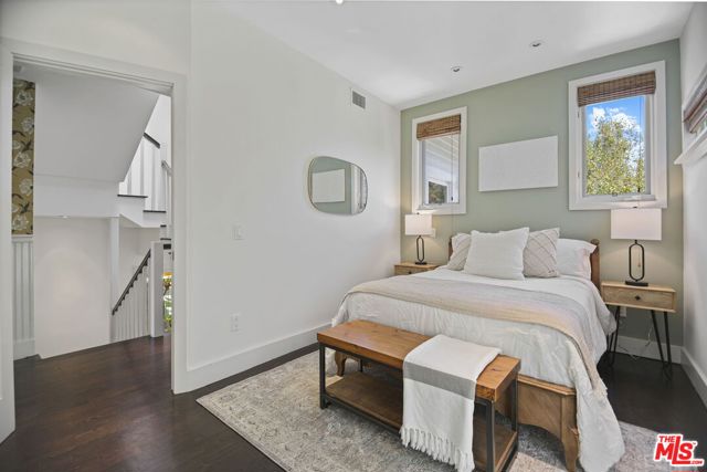 1210 Cabrillo Avenue, Venice CA: https://media.crmls.org/mediaz/c0d35afc-eaee-4f82-a528-97052518e8a0.jpg