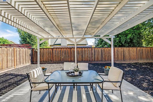 5487 Treeflower Dr, Livermore CA: https://media.crmls.org/mediaz/c0d3716d-51f6-4ee2-85f8-64209c58e8cf.jpg