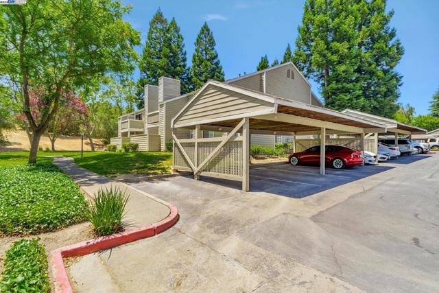 383 Eastridge Dr, San Ramon CA: https://media.crmls.org/mediaz/c0d3d3e2-2311-4a5a-a8f2-dad669a41cb5.jpg