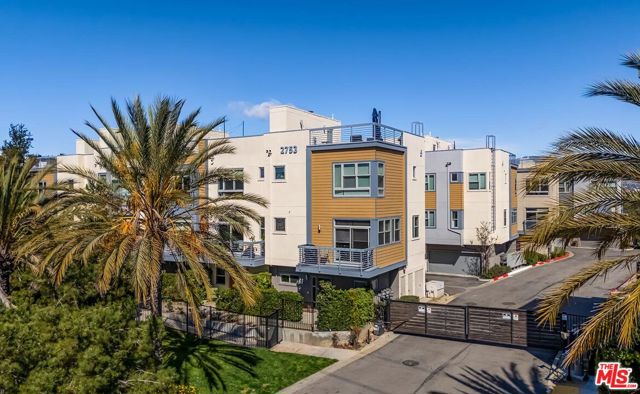 2753 Waverly Drive, Los Angeles CA: https://media.crmls.org/mediaz/c0d3f014-9fa4-4fb0-a310-994112269136.jpg
