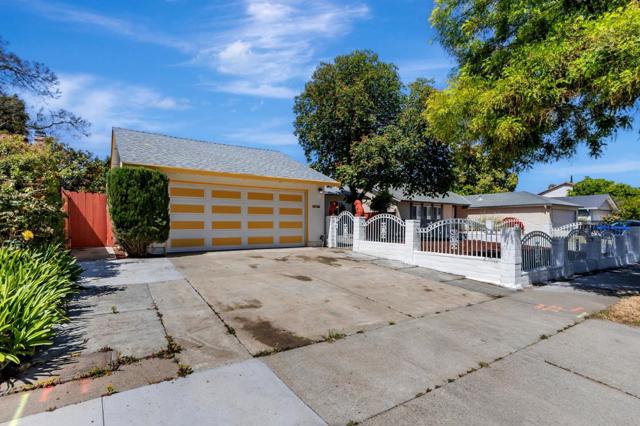 1305 Tourney Drive, San Jose CA: https://media.crmls.org/mediaz/c0d3f181-7bde-4fe1-89b1-ac4b1f82553c.jpg