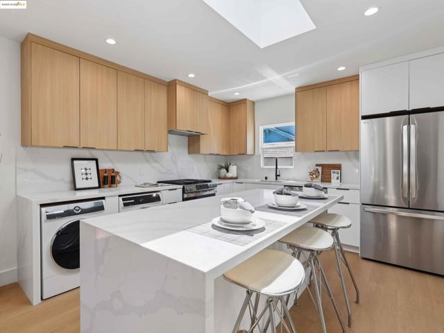 1612 Carleton St, Berkeley CA: https://media.crmls.org/mediaz/c0d404f7-24aa-4931-a5de-ddc8fca07910.jpg