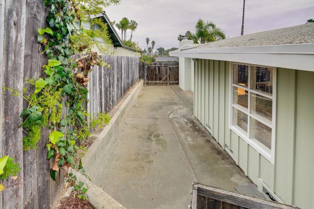Detail Gallery Image 30 of 61 For 5091 El Arbol, Carlsbad,  CA 92008 - 4 Beds | 3 Baths