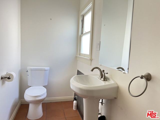 1320 Barrington Way, Glendale CA: https://media.crmls.org/mediaz/c0d5545a-b939-416f-bb02-a15d60c158b4.jpg