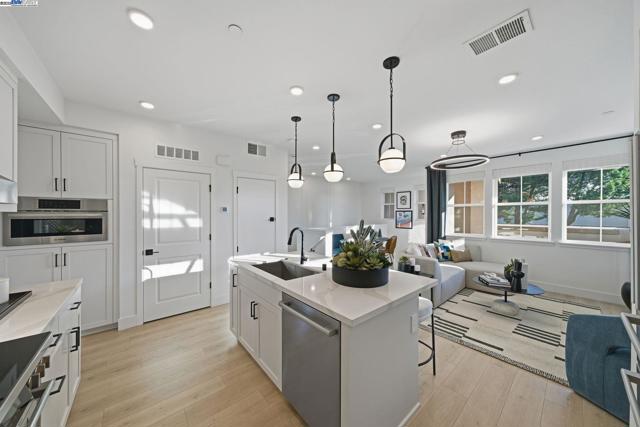 4898 Las Positas Road, Livermore CA: https://media.crmls.org/mediaz/c0d5c176-bdff-432b-8390-980b3ae09240.jpg