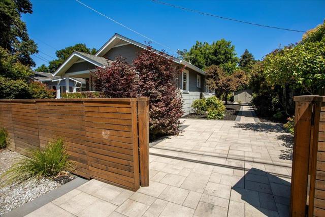 524 8th Avenue, Menlo Park CA: https://media.crmls.org/mediaz/c0d6073d-cfbd-4b96-9ab0-456b4cc6582d.jpg