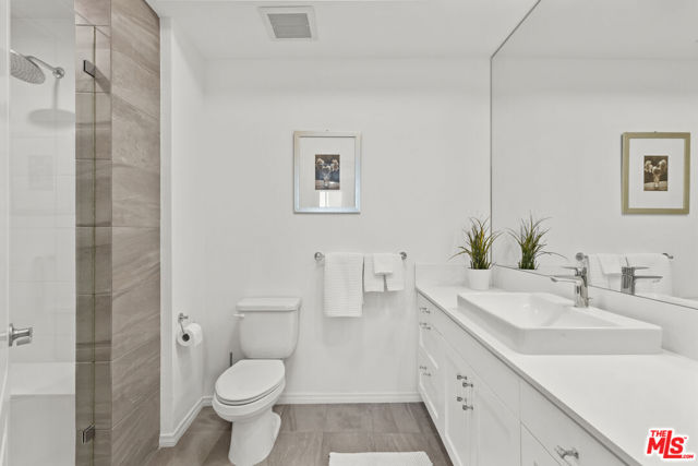 4180 Fair Avenue, Studio City CA: https://media.crmls.org/mediaz/c0d62c28-b5af-45c6-aab2-9a908b83b6f6.jpg