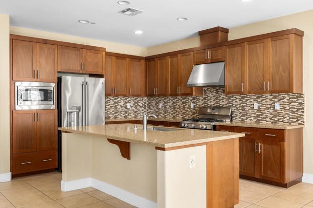 9881 Rancho Hills Drive, Gilroy CA: https://media.crmls.org/mediaz/c0d6390b-0959-431b-8e1e-34727094d93d.jpg