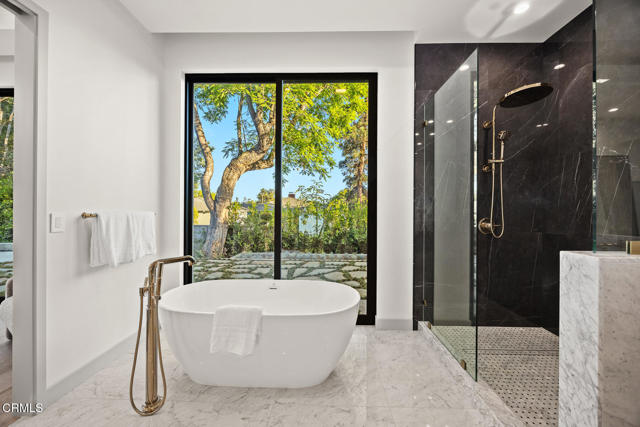 4828 Oakwood Avenue, La Canada Flintridge CA: https://media.crmls.org/mediaz/c0d64dfd-cb19-485f-bb49-47810c31177f.jpg