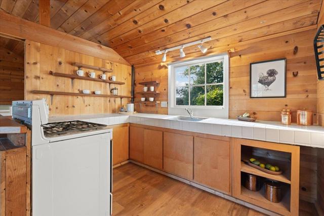311313 Ocean View Avenue, Santa Cruz CA: https://media.crmls.org/mediaz/c0d67fbc-4392-4258-a19d-81e5f64a2aa6.jpg