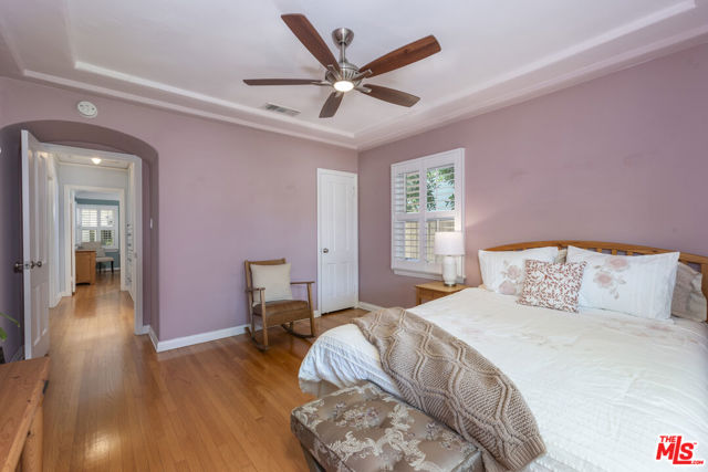4316 Beeman Avenue, Studio City CA: https://media.crmls.org/mediaz/c0d6c930-c134-43f0-8c85-986ac034f626.jpg