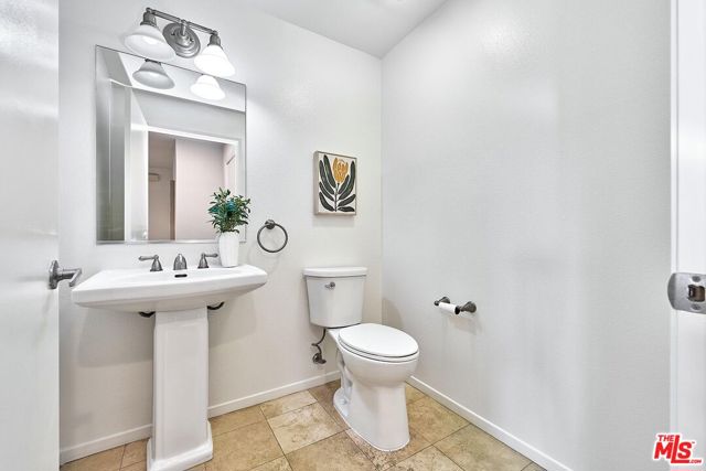 906 S Serrano Avenue, Los Angeles CA: https://media.crmls.org/mediaz/c0d71f54-1cdb-4ae3-9086-3eb73f9f3054.jpg