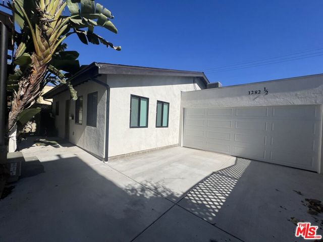 1282 1/2 S Highland Avenue, Los Angeles CA: https://media.crmls.org/mediaz/c0d75c8d-6d71-4077-a17c-ee75dbbcd2da.jpg