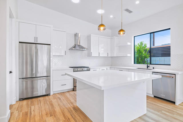 54470 Avenida Diaz, La Quinta CA: https://media.crmls.org/mediaz/c0d75c94-cdbe-457c-b93e-c4a85218b009.jpg