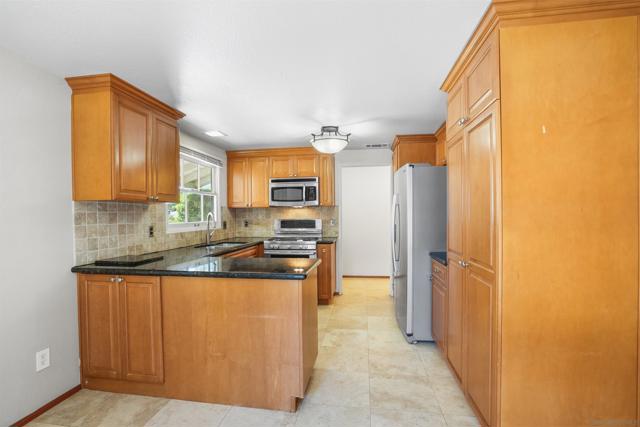 931 Rutgers Ave, Chula Vista CA: https://media.crmls.org/mediaz/c0d77aa8-61a2-4a14-96ef-dd91a758eb8b.jpg