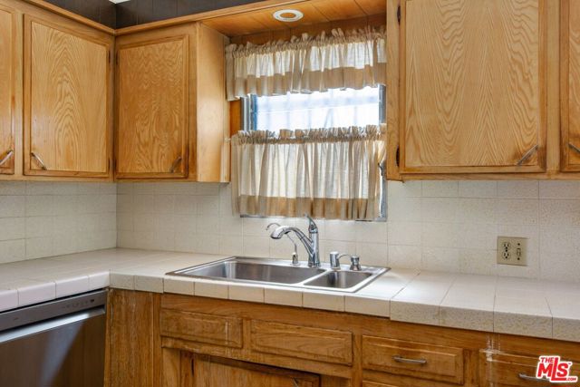 3825 Edgehill Drive, Los Angeles CA: https://media.crmls.org/mediaz/c0d788ea-0146-4c7b-9922-685a845643a9.jpg