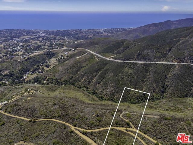 2 Murphy Way, Malibu CA: https://media.crmls.org/mediaz/c0d7ac42-46d8-4bbe-8cbf-b5506d517475.jpg