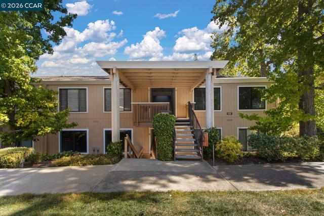 1132 Running Springs Rd, Walnut Creek CA: https://media.crmls.org/mediaz/c0d8cd1f-b99c-4f6c-8ddd-57a11d0a2e78.jpg