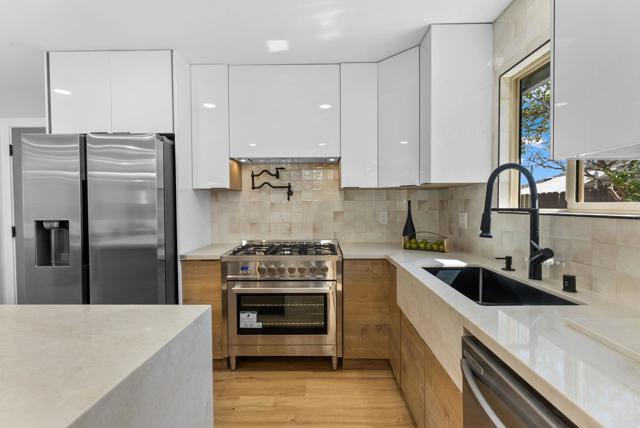 Detail Gallery Image 2 of 52 For 4984 Gaylord Dr, San Diego,  CA 92117 - 3 Beds | 2 Baths