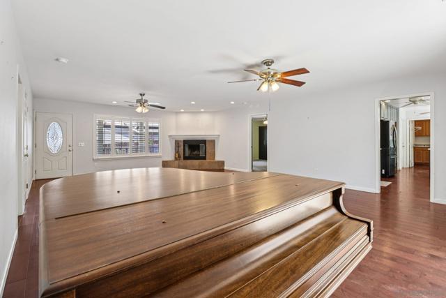 4464 Maple Ave, La Mesa CA: https://media.crmls.org/mediaz/c0daa6d1-8cde-44dc-a3aa-8dd7190259e0.jpg