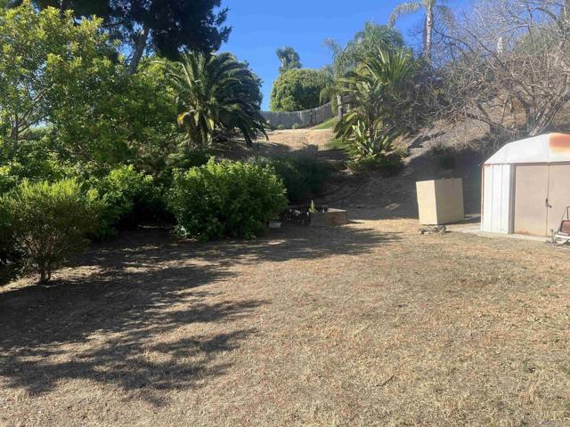 7219 Mimosa Dr, Carlsbad CA: https://media.crmls.org/mediaz/c0db0fec-a8ff-40fe-85af-839ae76b0e0d.jpg