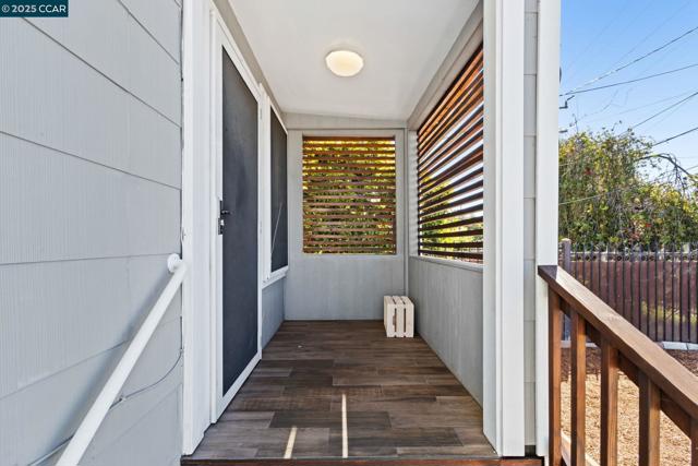 4010 Masterson St, Oakland CA: https://media.crmls.org/mediaz/c0dc236e-97c8-4efc-8ac7-0ca2e374d4d9.jpg