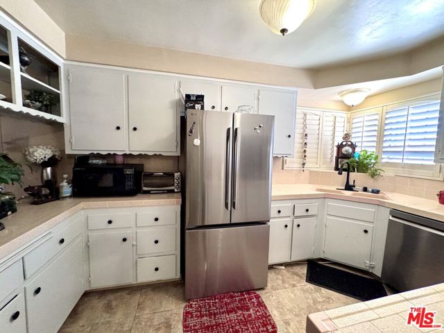 3704 W 111th Place, Inglewood CA: https://media.crmls.org/mediaz/c0dc32d2-59ec-4757-9850-28a2eb59f055.jpg
