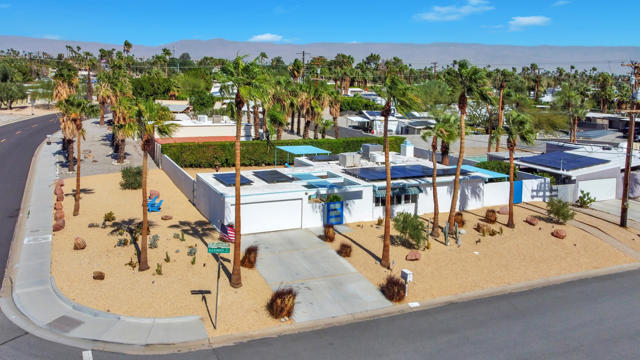 600 E Alexander Way, Palm Springs CA: https://media.crmls.org/mediaz/c0dca747-e22b-4cf7-9f77-21b4df679284.jpg
