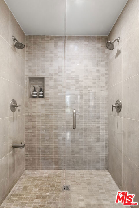 https://media.crmls.org/mediaz/c0dcad86-a9d2-4a47-b975-22d0317d0e68.jpg?preset=X-Large