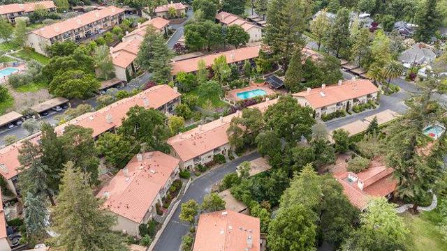 18400 Overlook Road, Los Gatos CA: https://media.crmls.org/mediaz/c0dcc4f9-9ae3-40a4-95f9-b3d7fdd8e138.jpg