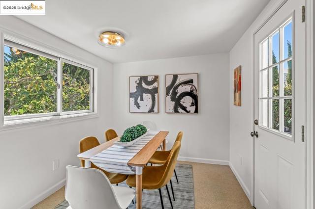 487 43Rd St, Oakland CA: https://media.crmls.org/mediaz/c0dce5ea-0fbb-435c-bd82-9c6c55d148a2.jpg