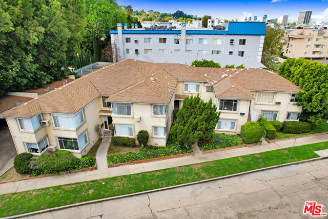 4321 Saugus Avenue, Sherman Oaks CA: https://media.crmls.org/mediaz/c0dd4a85-b796-45b3-99a1-0841c3b66e92.jpg