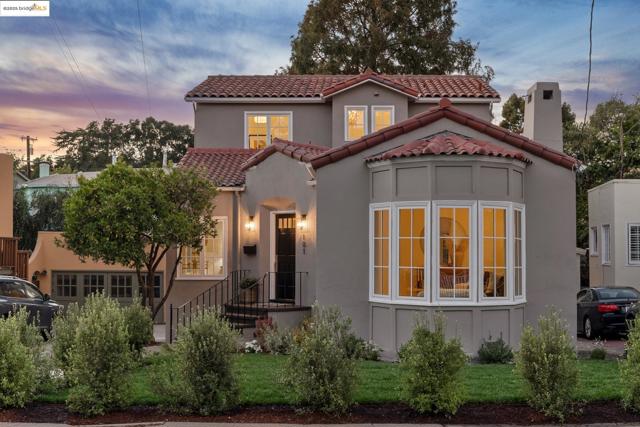 101 Palm Dr, Piedmont CA: https://media.crmls.org/mediaz/c0ddba89-bff0-4ce9-ba97-e44cc67011e7.jpg
