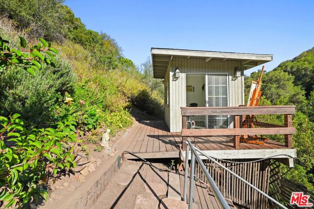 860 Old Topanga Canyon Road, Topanga CA: https://media.crmls.org/mediaz/c0de06f3-68c5-4f36-9de6-7f0c080e8268.jpg