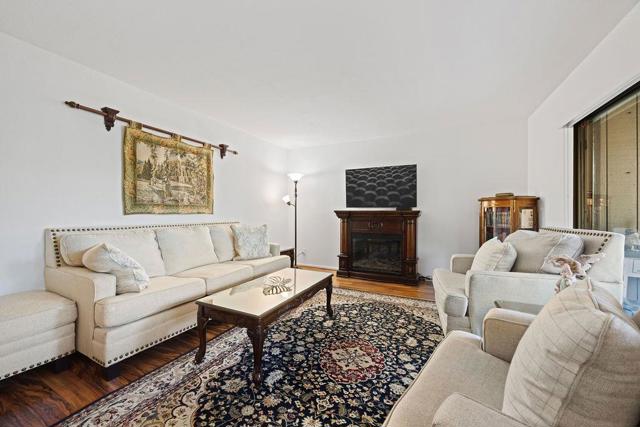 3350 La Mesa Drive, San Carlos CA: https://media.crmls.org/mediaz/c0de507b-e654-4e4e-ac5c-06d36716b1e6.jpg