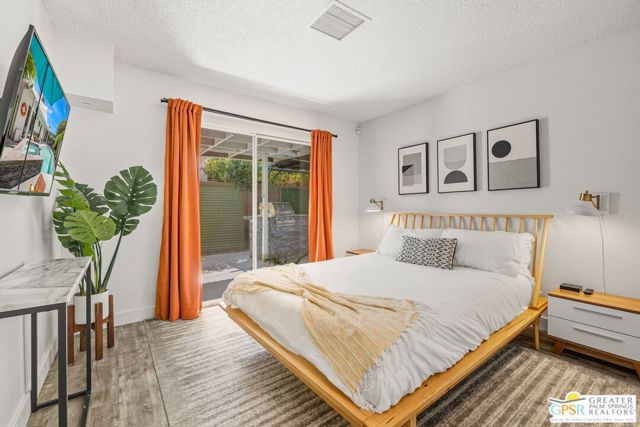 547 N Sunrise Way, Palm Springs CA: https://media.crmls.org/mediaz/c0de5e74-7ecd-4cb2-a89f-7b59bd98f44a.jpg