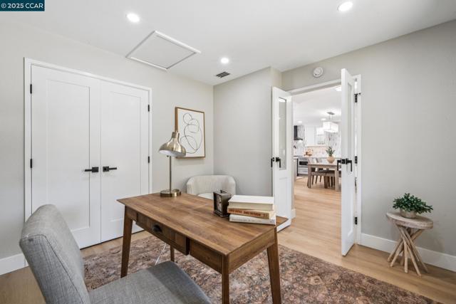 1736 Golden Rain Rd, Walnut Creek CA: https://media.crmls.org/mediaz/c0dea4c4-51a5-4a0e-9702-00de57d5ef4c.jpg
