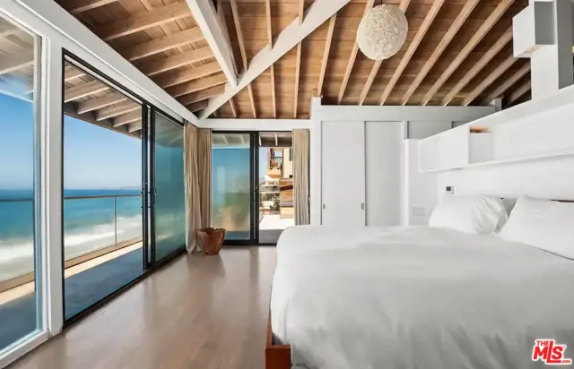 24608 Malibu Road, Malibu CA: https://media.crmls.org/mediaz/c0deb84a-5370-40bd-aecc-bdfbc1d860f7.jpg