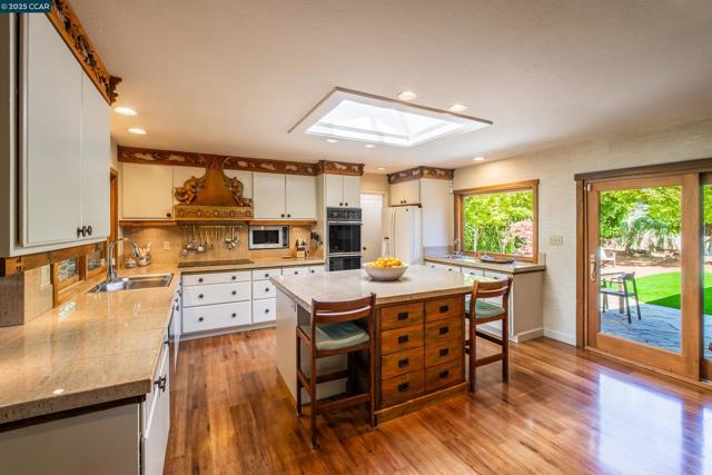 71 Silverwood Dr, Lafayette CA: https://media.crmls.org/mediaz/c0dee033-7cd9-4ebd-83b8-7e0f178549b2.jpg