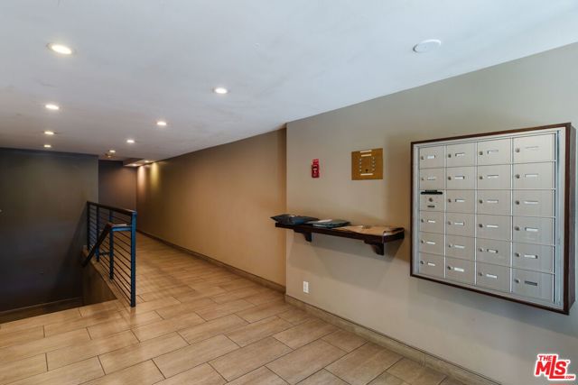 2332 Fox Hills Drive, 103 photo 25