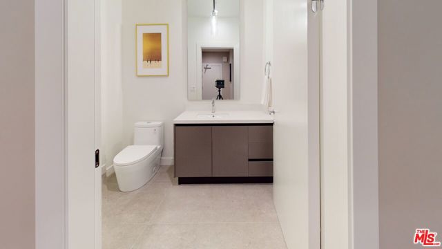 520 N Central Avenue, Glendale CA: https://media.crmls.org/mediaz/c0df3d1d-ef10-40c4-8e31-be26810037ed.jpg