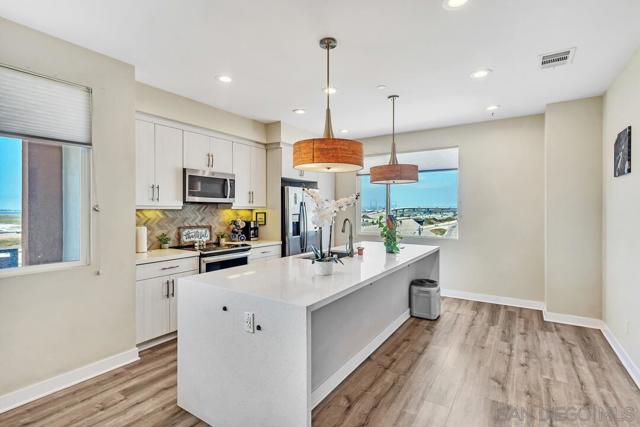 722 Anchor Ct, Chula Vista CA: https://media.crmls.org/mediaz/c0dfcad8-f937-42ad-8845-8069ce9ef94e.jpg