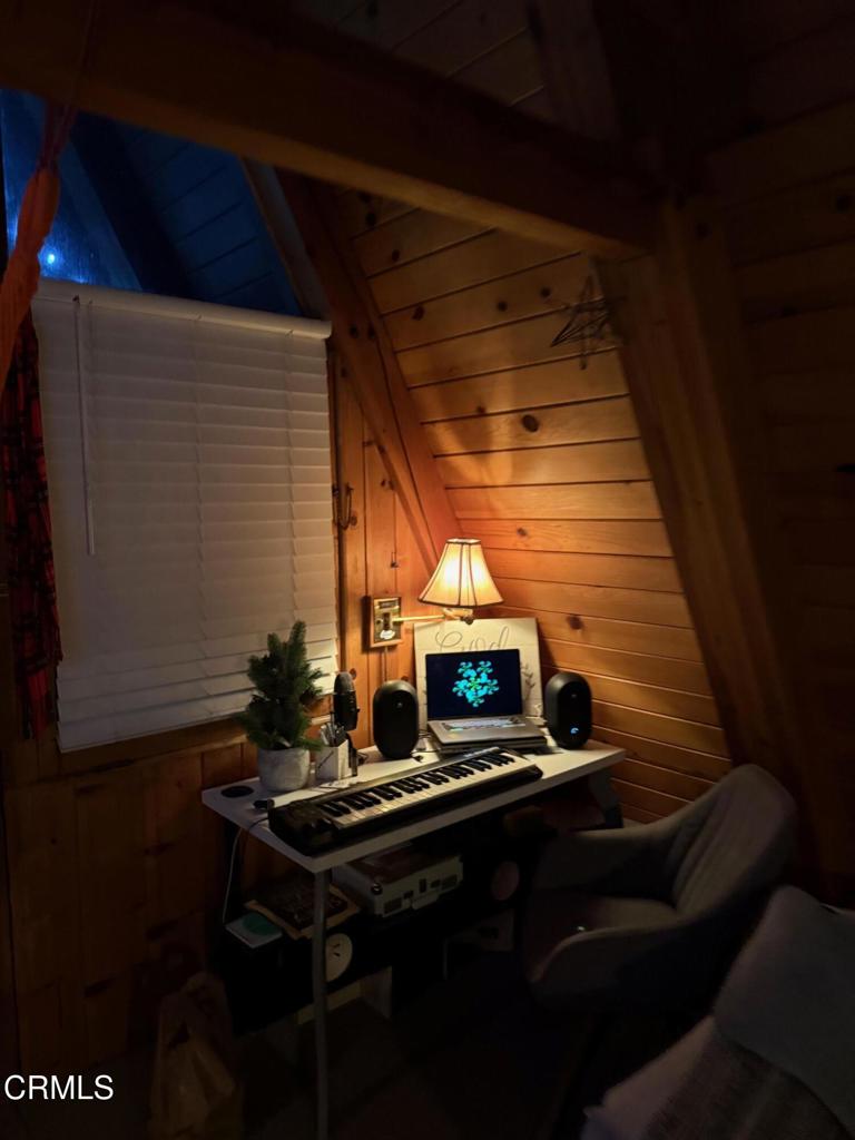 https://media.crmls.org/mediaz/c0e00106-47e6-4b90-938c-a89259dfe16e.jpg?preset=X-Large