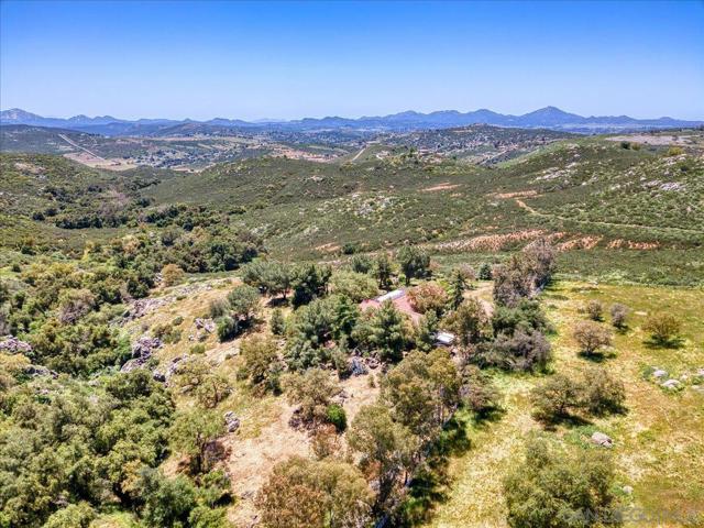 24903 Oakana Rd, Ramona CA: https://media.crmls.org/mediaz/c0e021a9-9a91-4812-886a-962b3592e47d.jpg