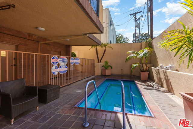 235 S Tower Drive, Beverly Hills CA: https://media.crmls.org/mediaz/c0e02740-53f9-4e9d-968d-be8b810e45d8.jpg