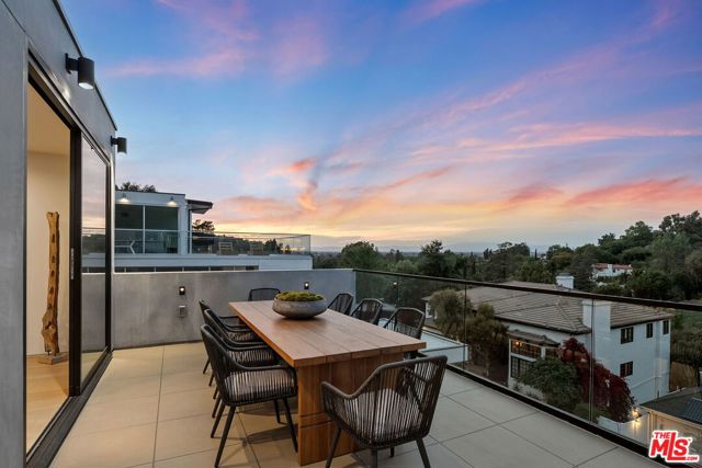 3670 Buena Park Drive, Studio City CA: https://media.crmls.org/mediaz/c0e0a3d4-d5a1-490c-9a65-f3c8e7e8a863.jpg