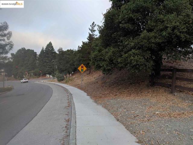 0 Redwood Rd, Oakland CA: https://media.crmls.org/mediaz/c0e142e8-3842-4f4f-92ff-e40683c03313.jpg