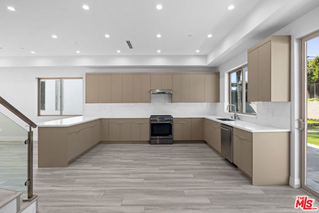 6723 Sunnyslope Avenue, Van Nuys CA: https://media.crmls.org/mediaz/c0e214f4-6db6-4283-9a61-b16c67e3e47b.jpg